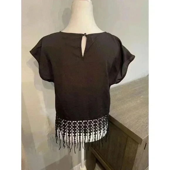 Women’s Crop Top Size Medium - Picture 2 of 3